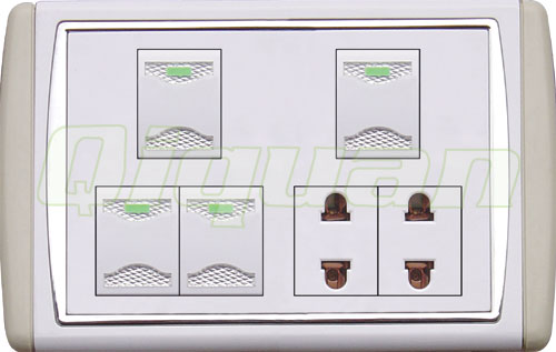 4 gang switch with 2 socket