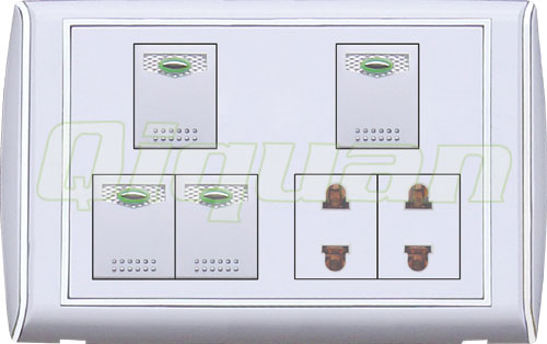 4 gang switch with 2 socket